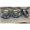 Image 6 : 4 Chevrolet Motor Division Centre Caps and 4 Beauty Rings