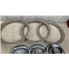 Image 7 : 4 Chevrolet Motor Division Centre Caps and 4 Beauty Rings
