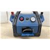 Image 3 : Motomaster Nautilus OS-0592-0 Recreational Power Pack, 800A Jump Starter, 400W Inverter