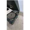 Image 4 : Vintage 1920s-1930s Portable Wind-Up Gramophone with Green Carrying Case, 78 RPM