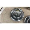 Image 6 : 4 Chevrolet Motor Division Centre Caps and 4 Beauty Rings