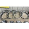 Image 7 : 4 Chevrolet Motor Division Centre Caps and 4 Beauty Rings