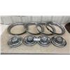 Image 1 : 4 Chevrolet Motor Division Centre Caps and 4 Beauty Rings