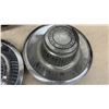 Image 6 : 4 Chevrolet Motor Division Centre Caps and 4 Beauty Rings