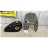 Image 2 : Harley-Davidson Sportster Fuel Tank and Windshield