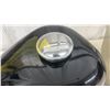 Image 5 : Harley-Davidson Sportster Fuel Tank and Windshield