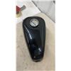 Image 6 : Harley-Davidson Sportster Fuel Tank and Windshield
