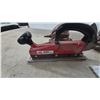 Image 2 : Mac Tools AFS2 Mini Straight Line Air Sander, Angle Grinder, Sanding Disc