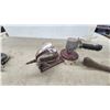 Image 4 : Mac Tools AFS2 Mini Straight Line Air Sander, Angle Grinder, Sanding Disc