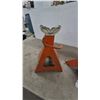 Image 2 : Pair of Orange Ratcheting Car Jack Stands with White Saddles