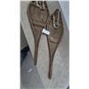 Image 4 : Pair of Antique Huron Teardrop Wooden Snowshoes with Rawhide Lacing and Fabric Bindings