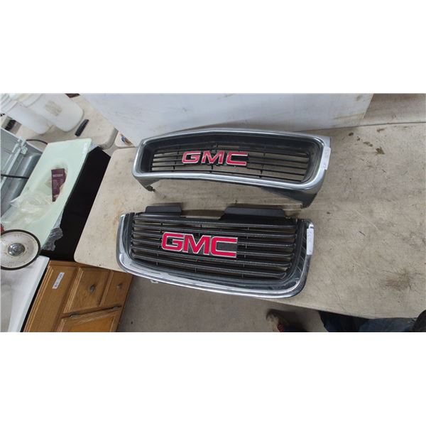 GMC Sierra/Yukon 1999-2002 Front Grille Assembly Halves, Chrome with Red Emblem