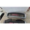 Image 3 : GMC Sierra/Yukon 1999-2002 Front Grille Assembly Halves, Chrome with Red Emblem