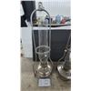 Image 4 : Pair of Vintage Hanging Aladdin Kerosene Lamps with Glass Chimneys and Metal Frames