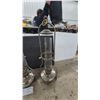 Image 5 : Pair of Vintage Hanging Aladdin Kerosene Lamps with Glass Chimneys and Metal Frames