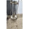 Image 6 : Pair of Vintage Hanging Aladdin Kerosene Lamps with Glass Chimneys and Metal Frames