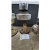 Image 4 : 3 Antique Kerosene Lamps Including Bradley and Hubbard Rayo Nickel-Plated and Glass Font Lamps