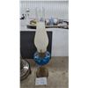 Image 5 : Antique Hanging Aladdin Kerosene Lantern and Blue Pressed Glass Hobnail Oil Lamp with Frosted