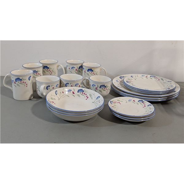 VTG Royal Doulton Expressions "Windermere" English China Set