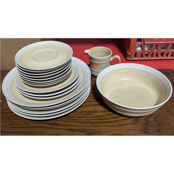 VTG Mikasa Couture Homespun Sea Sand J7802 Stoneware Dinnerware Set