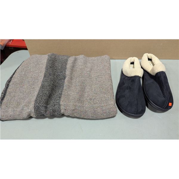 Dearfoams Fuzzy Slippers w/ Throw Blanket