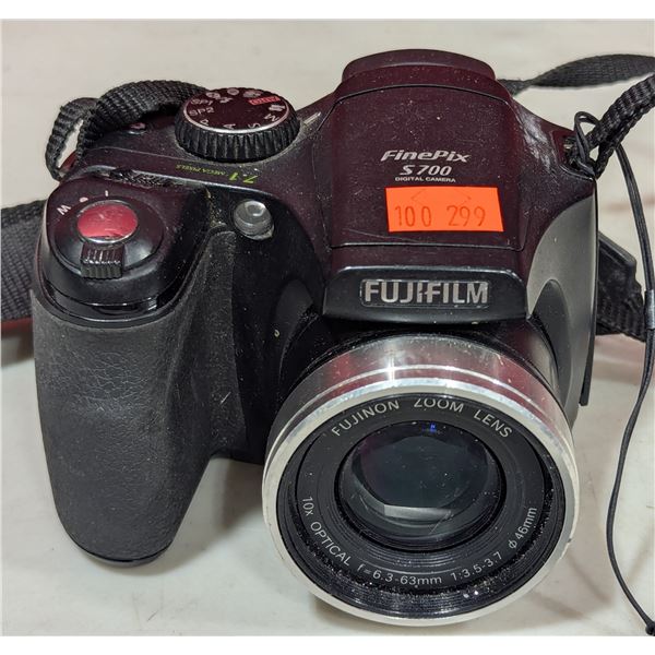 Fujifilm FinePix S700 7.1MP 10x Optical Zoom Digital Camera