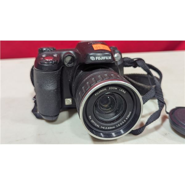 Fujifilm FinePix S5200 5.1MP Digital Bridge Camera