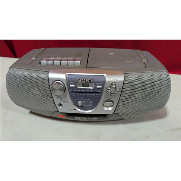Sony CFD-V8 Portable CD / Radio / Cassette Boombox