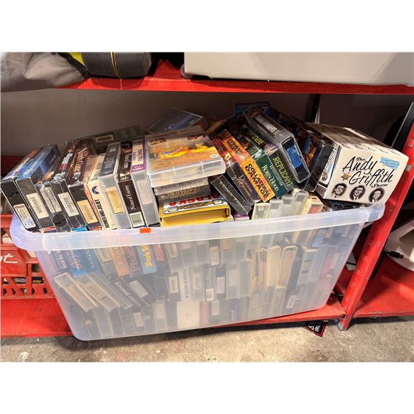 UPDATED** Lot of Assorted VHS Tapes w/ The Bourne Identity, Shark Tale, Dungeons & Dragons & More