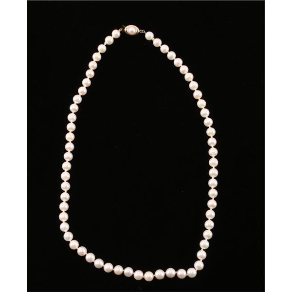 Ladies Cultured Pearl Necklace