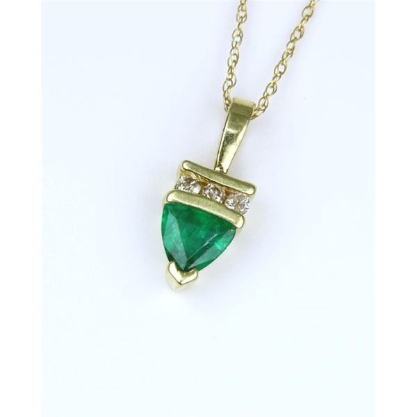 Lovely Trilliant cut Vivid Emerald