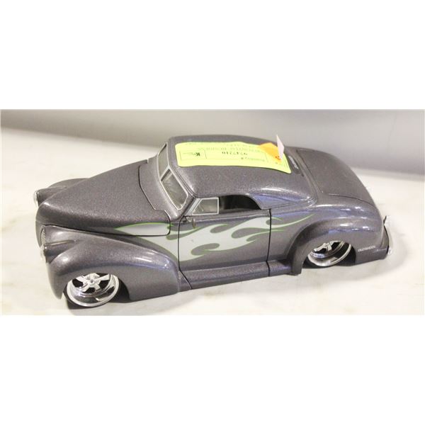JADA 1940 PONTIAC BUSINESS COUPE (1:24 SCALE)