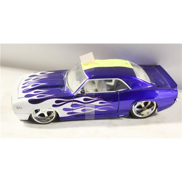 JADA 1969 CAMARO - BLUE & WHITE (1:24 SCALE)