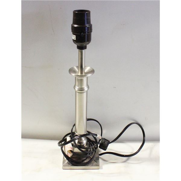 COMPACT STYLE TABLE LAMP