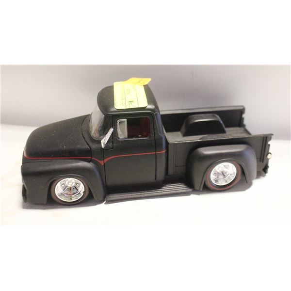 JADA 1956 FORD F100 TRUCK (1:24 SCALE)