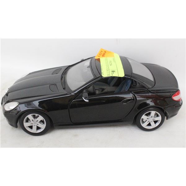 MAISTO MERCEDES BENZ SLK (1:18 SCALE)