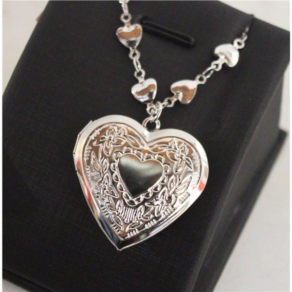 NEW SOLID HEART SHAPE PENDANT NECKLACE,