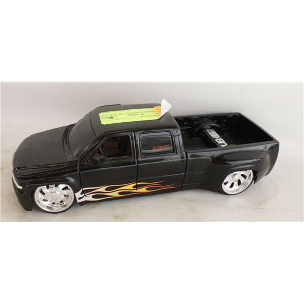 JADA 1999 SILVERADO - BLACK (1:24 SCALE)