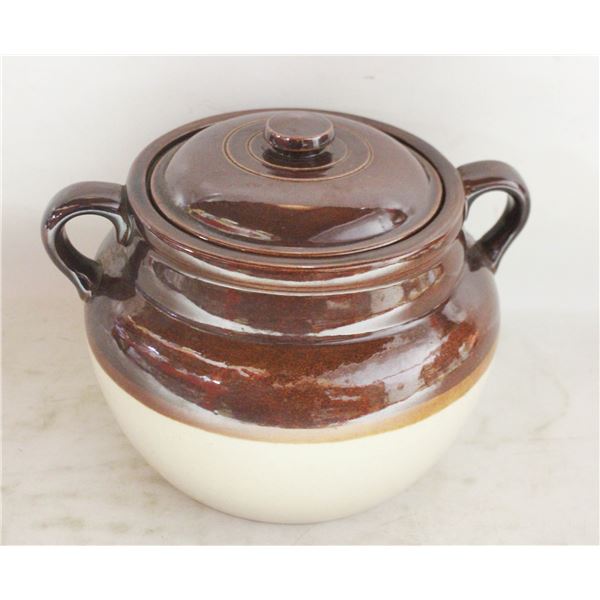 VINTAGE 9" TRUDEAU STONEWARE BEAN POT W/LID