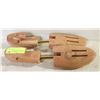 Image 1 : SET OF SHOE STRETCHERS