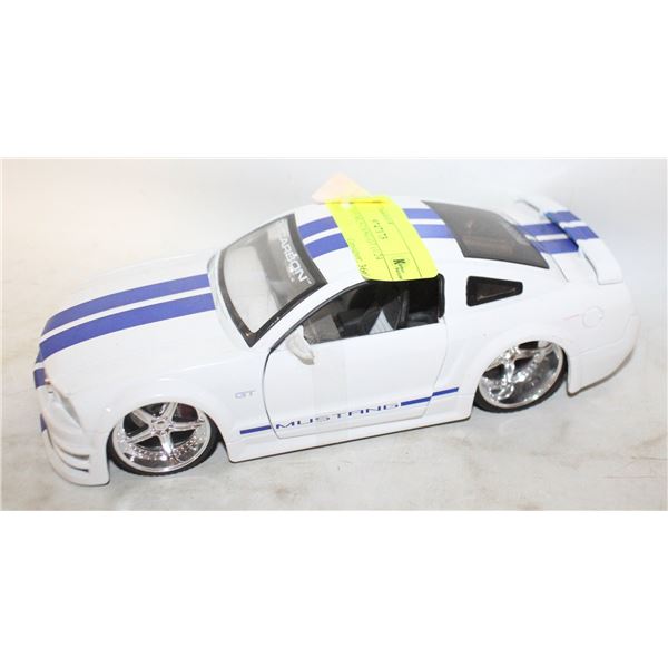 JADA 2005 MUSTANG GT (1:24 SCALE)