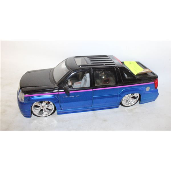 JADA 2002 CADILLAC ESCALADE (1:24 SCALE)