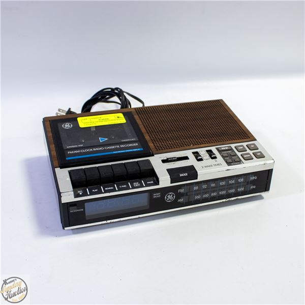 VINTAGE GE FM/AM CLOCK RADIO CASSETTE