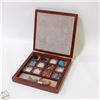 Image 1 : BOX WITH 10 PENDANT HEARTS