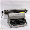 Image 2 : VINTAGE REMINGTON RAND MANUAL TYPEWRITER