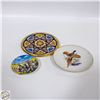 Image 1 : LOT OF 3 DECOR PLATES INCLUDES WESTERN, DUCK