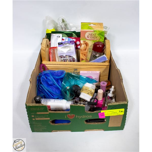 BOX WITH SHEA BUTTER MOISTURIZING HAND MASK,