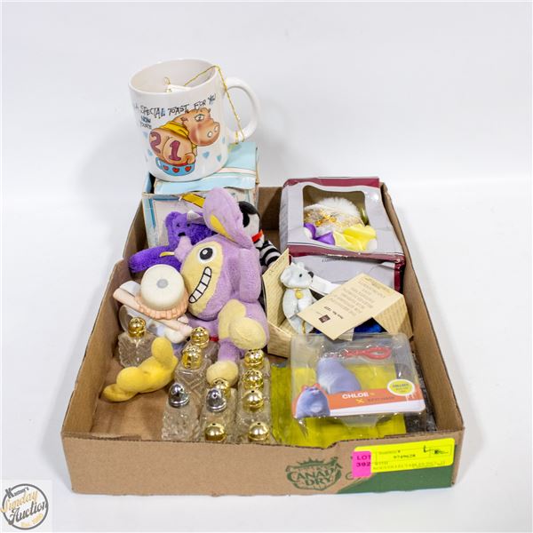 FLAT WITH VINTAGE/COLLECTABLES INCL. 11 MINI