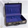Image 1 : MCBRINE VINTAGE LUGGAGE CASE