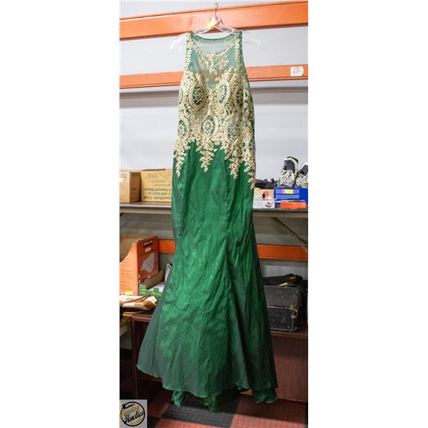 GREEN MERMAID EVENING GOWN SIZE LARGE